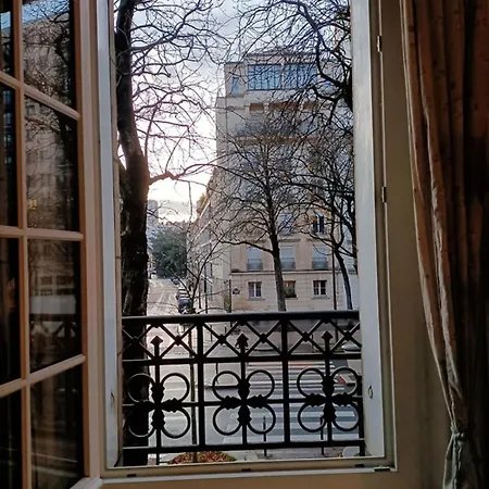 Old In The Gobelins District * Paris